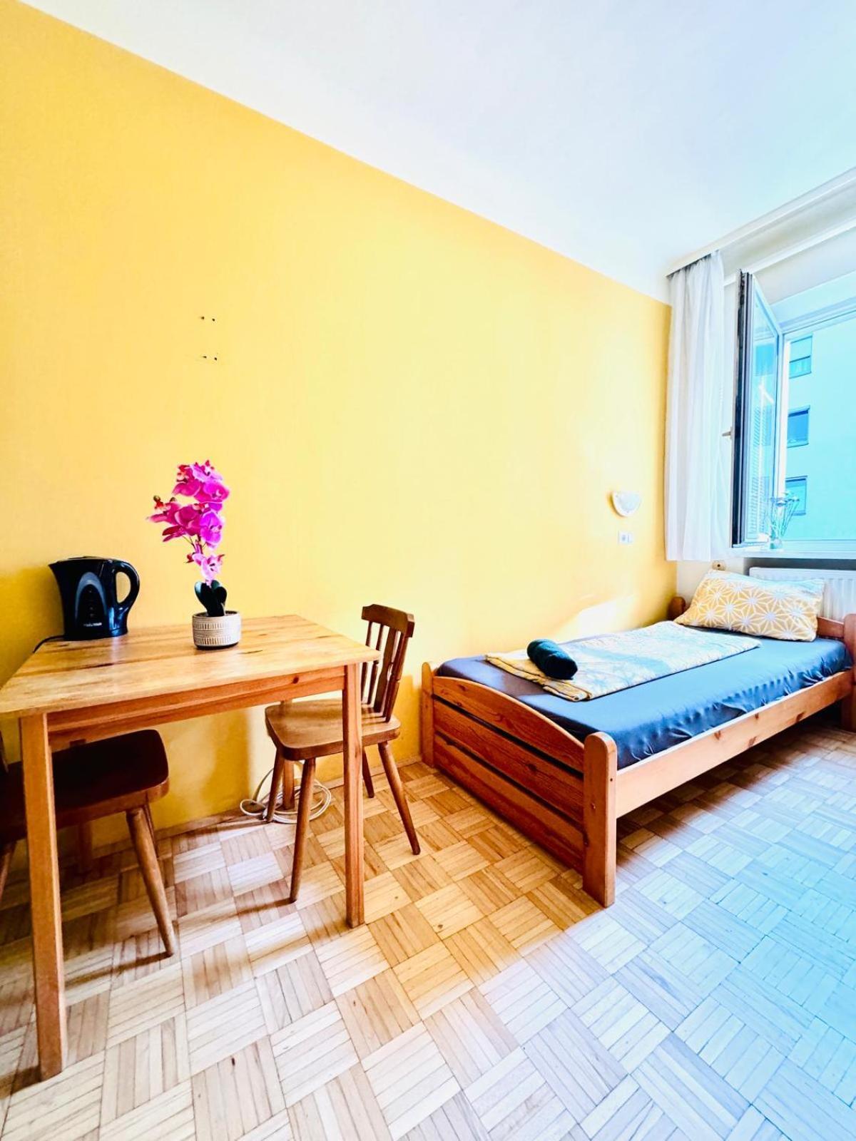 Affordable Central Rooms, 10-Min To Lugner City Wien Eksteriør bilde